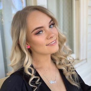 Meet your Posher, Chloe